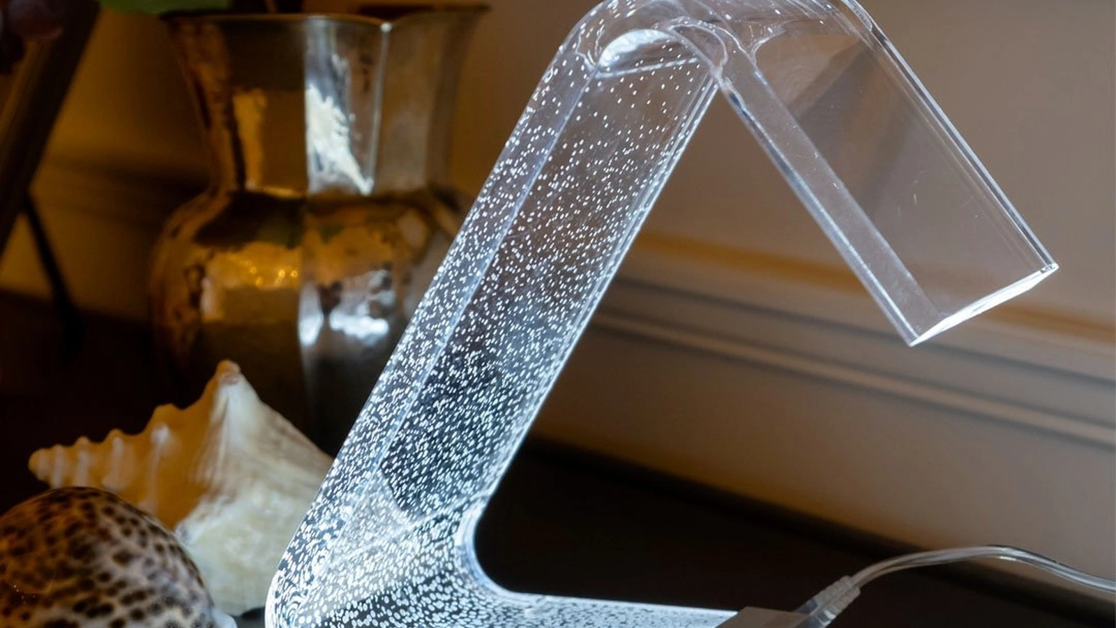 Lampada da tavolo C-LED Piccola in cristallo acrilico di Vesta