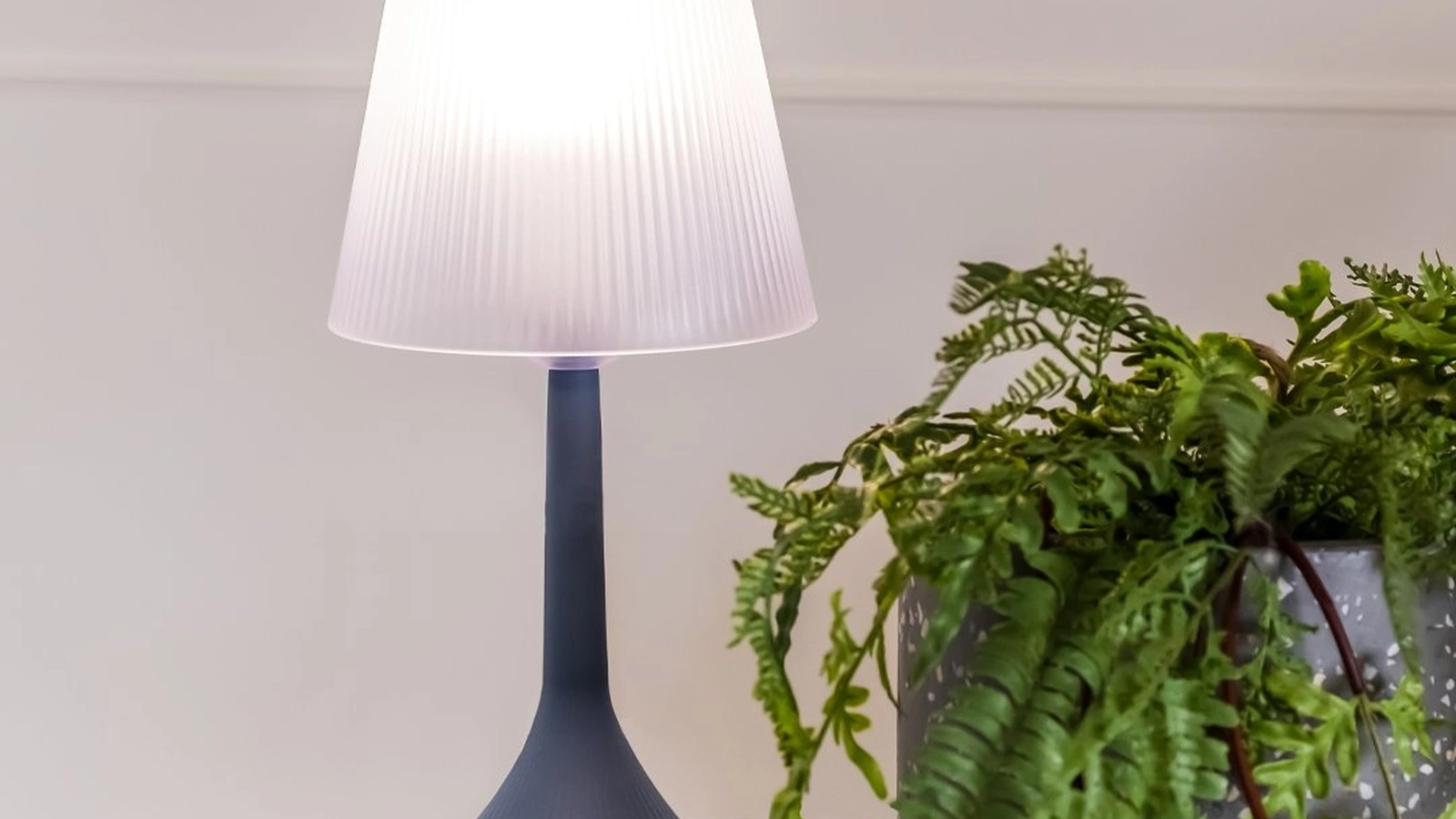 Lampada da tavolo Duse di Vesta